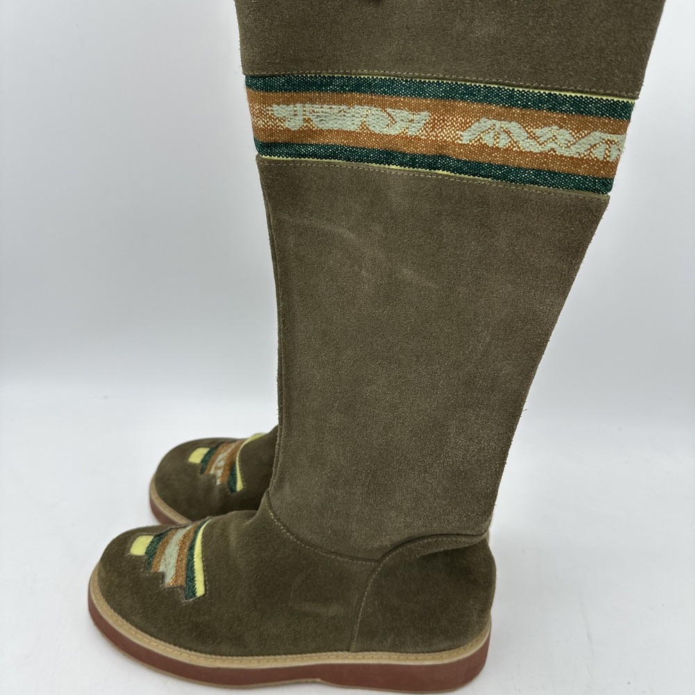 Ladies Olive Green suede boots size 7-INCA Boot Company Made in Peru NOS Embroid
